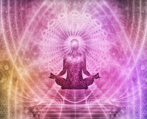 Homme en méditation entouré de flux d'énergie, symbolisant la guérison et l'équilibre énergétique.