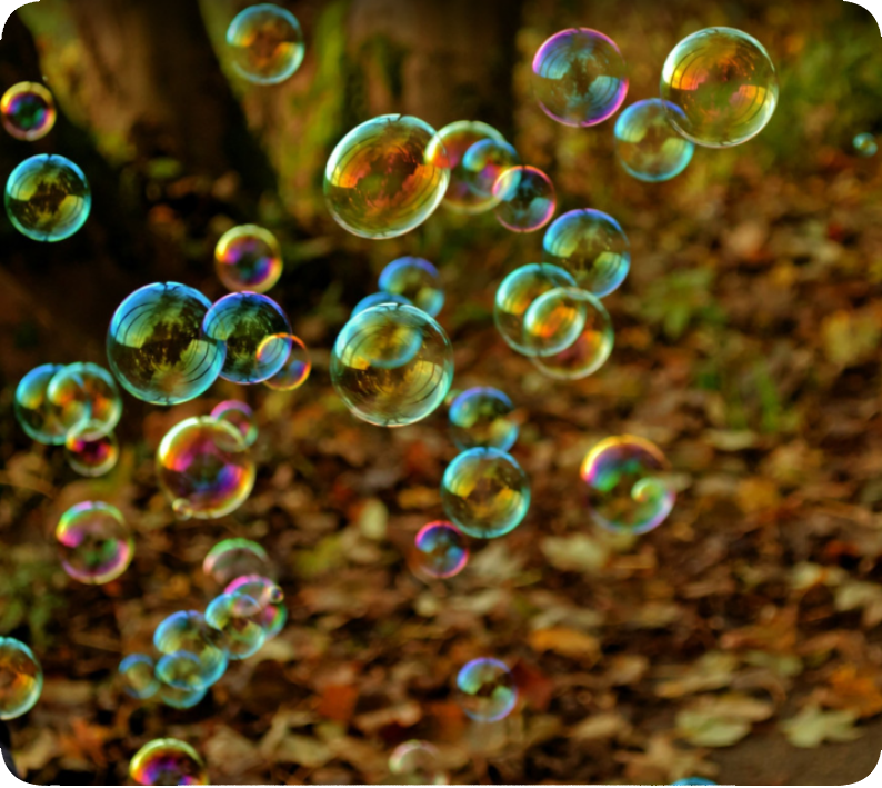 Bulles flottantes dans l'air. Des bulles légères flottant dans l'air, symbolisant la légèreté, la liberté et la joie.